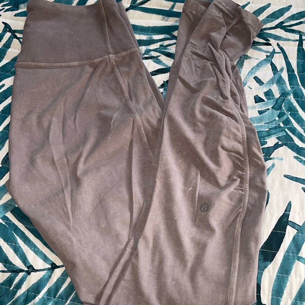 Lululemon leggings size 6
